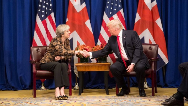 US-Präsident Donald Trump und die britische Premierministerin Theresa May sind sich uneinig in der Gesundheitspolitik. (Foto: Imago)