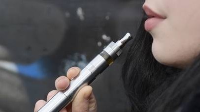 E-Zigarette: "Die ganze Fülle von Geschmacksrichtungen sei eine permanente Versuchung." (Foto: tunedin/Fotolia)
