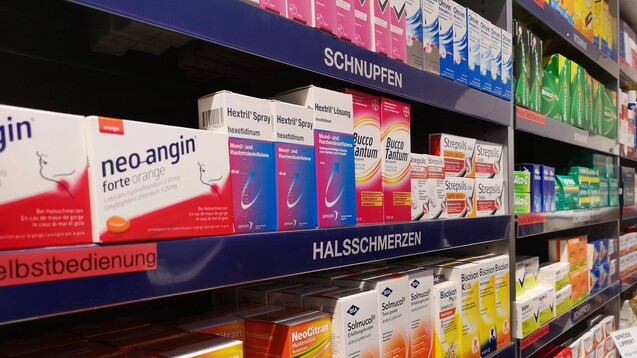 Die Schweiz hat im Zuge der Coronavirus-Pandemie die Heimlieferung von OTC-Arzneien gelockert. ( r / Foto: imago images / Geisser)