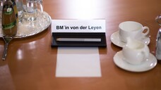 Bundesverteidigungsministerin Ursula von der Leyen (CDU) wird nicht mehr am Tisch des Bundeskabinetts Platz nehmen. Kurz vor der Wahl zur EU-Kommissionschefin kündigte sie ihren Rücktritt an. (Foto: imago images / photothek)