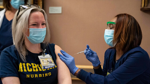 In zahlreichen Ländern, wie auf dem Bild in Michigan, USA, haben die Massenimpfungen gegen das Coronavirus bereits begonnen. (Foto: imago images / ZUMA Wire)