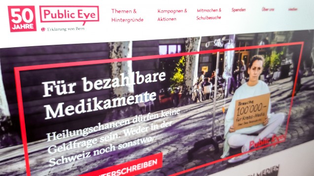 Der Schweizer Verein Public Eye hat eine Kampagne gegen aus seiner Sicht zu hohe Arzneimittelpreise gestartet. (Screenshot: .publiceye.ch/de/)