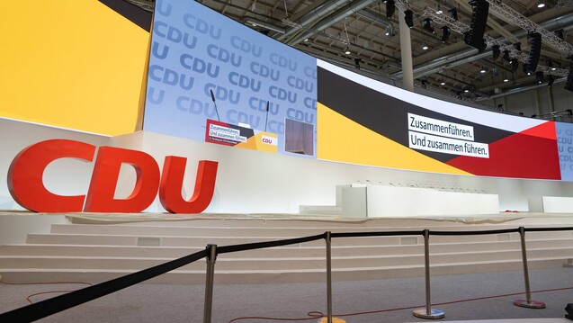 Spahns große Bühne: Auf dem CDU-Parteitag könnte Bundesgesundheitsminister Jens Spahn zum neuen CDU-Vorsitzenden gekürt werden. Was aber bedeutet die Wahl für Apotheker? (m / Foto: imago)