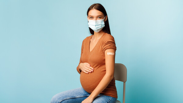 COVID-19-Impfempfehlung  für Schwangere und Stillende