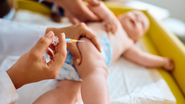 STIKO empfiehlt Meningokokken-B-Standardimpfung für Säuglinge