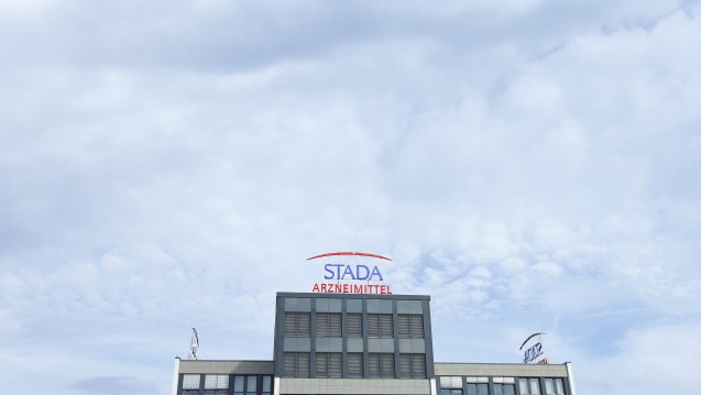 Scherbengericht für den Stada-Aufsichtsratschef Martin Abend: Auf Druck eines kritischen Aktionärs verliert der Mann auf der Hauptversammlung in Frankfurt seinen Posten. (Foto: dpa)