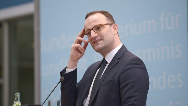 Bundesgesundheitsminister Jens Spahn (CDU) geht bei seinem Plan, die Kassen zu Beitragssenkungen zu verpflichten, einen Kompromiss ein. (Foto: Imago)