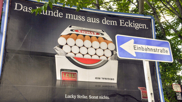 Plakate mit Zigarettenwerbung sind innerhalb der EU nur noch in Deutschland erlaubt. (Foto: Imago)