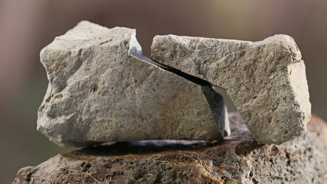 Ein Riss im Stein - wie würden Sie das auf Englisch sagen? (Foto: kelly marken / stock.adobe.com)