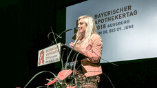 Bayerns Gesundheitsministerin Melanie Huml (CSU) ist eine Freundin der Apothek vor Ort, in Sachen Telemedizin ruft sie die Pharmazeuten allerdings zur Mitarbeit auf. (Foto: DAZ.online)