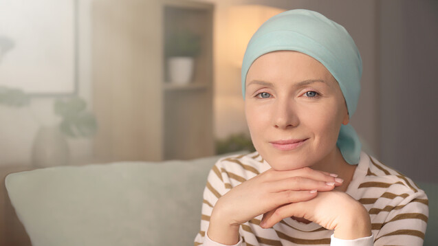 Nicht nur der Tumor will besiegt sein, auch die potenziellen Nebenwirkungen einer Krebstherapie gut gemanged. Nicht selten leiden auch Haut und Schleimhäute. (Foto: Africa Studio / AdobeStock)