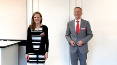 Die neue und alte Vizepräsidentin der LAK Baden-Württemberg, Silke Laubscher, und der neue Kammerpräsident Dr. Martin Braun. (Foto: DAZ)