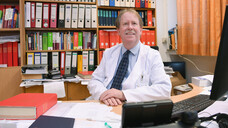 Professor Hans-Peter Lipp ist Chefapotheker des Universitätsklinikums Tübingen und Lehrbeauftragter am Pharmazeutischen Institut der Universität Tübingen.&nbsp;(Foto: IMAGO / ULMER Pressebildagentur)