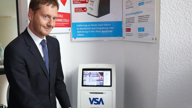 Ministerpräsident Michael Kretschmer (CDU) hat im sächsischen Hochkirch eine digitale Rezeptsammelstelle eröffnet. (Foto: VSA)