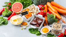 Veganer können in der Regel ihren Vitamin-A-Bedarf durch den Verzehr von Provitamin-A-haltigem Obst und Gemüse decken. (c / Foto: aamulya / AdobeStock)