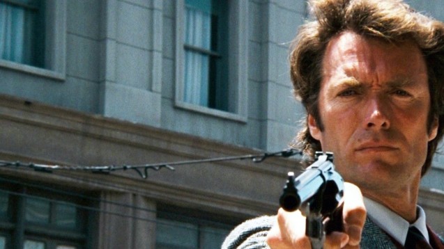 'The Outlaw Josey Wales': Nichtraucher Clint Eastwood in einem Wester aus dem Jahr 1976. (Foto: dpa) 