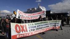 Streikende Seeleute in der Hafenstadt Piräus: Die Proteste gegen die geplante Rentenreform nehmen zu. (Foto: picture alliance / dpa)