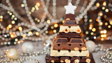 Schokolade, Plätzchen, Weihnachtsgans und Punsch … Die Weihnachtszeit führt bei vielen Menschen zu einer Gewichtszunahme. Eine einfache Pille dagegen gibt es bis heute leider nicht. &nbsp;(s / Foto: marisc / AdobeStock)