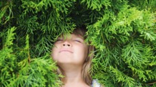 Das riecht so gut! Aromatherapie arbeitet mit Duft - die dafür verwendeten ätherischen Öle können aber noch mehr und sind auch für Kinder eine Empfehlung. (Foto: ulza/AdobeStock)