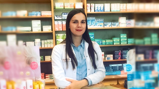 Die albanische Apothekerin Greta Spaha ist eine der ersten Absolventen der Qualifizierungskurse für ausländische Apotheker der Landesapothekerkammer
Rheinland-Pfalz. (Foto: Greta Spaha)