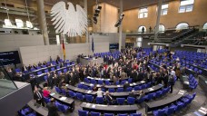 Der Bundestag stimmte am 9. November ohne Fraktionszwang über eine ethisch umstrittene Forschungsfrage ab. (Foto: picture alliance / NurPhoto)