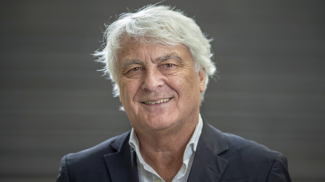 Professor Gerd Glaeske gehört zu dem sechsköpfigen Autorenteam des Thesenpapiers zur SARS-CoV-2-/COVID-19-Pandemie. (b/Foto: Raphael Hünerfauth)