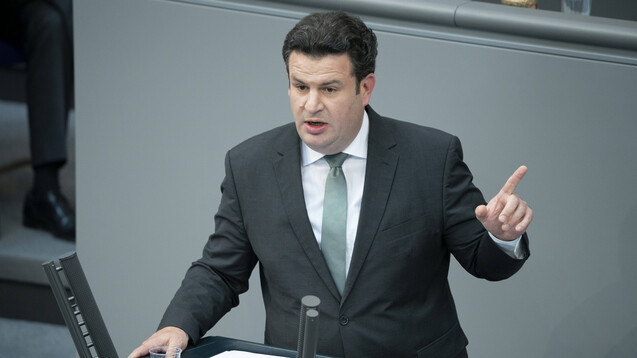 Bundesarbeitsminister Hubertus Heil (SPD) fordert kleine und mittlere Betriebe auf, trotz Corona weiter auszubilden. (Foto: imago images / Future Image)