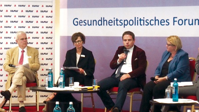 Der Hessische Apothekerverband hatte zum „Gesundheitspolitischen Forum“ geladen: Jurist Prof. Dr. Hilko J. Meyer, Bettina Stark-Watzinger (FDP), Markus Koob (CDU) und Kordula Schulz-Asche (Grüne) diskutierten über das EuGH-Urteil. (Foto: wes)