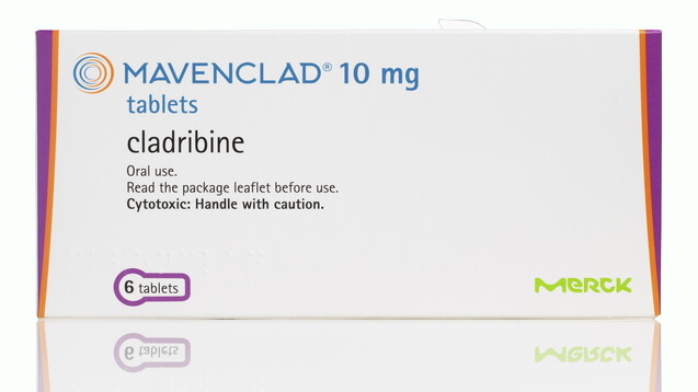 In einem Rote-Hand-Brief warnt Merck vor schweren Leberschäden unter der Therapie mit dem MS-Arzneimittel Cladribin (Mavenclad). (s / Foto: picture alliance / Merck/dpa | Merck)