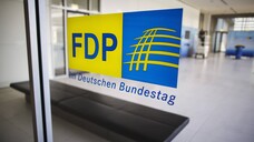 Die FDP-Bundestagsfraktion fordert eine konzertierte Aktion Impfen und ist gegen eine strikte Impfpflicht. (b/Foto: Imago Images)