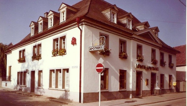 Außenansicht des Apothekenhauses – 1972.