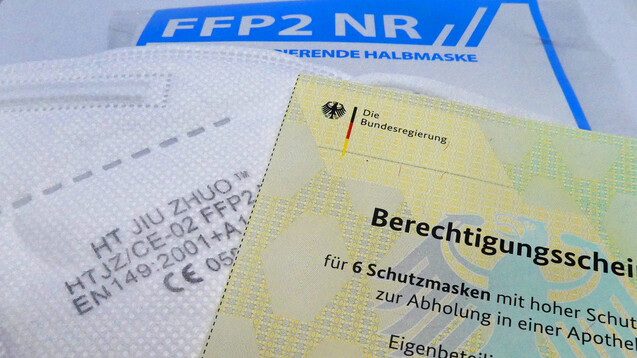 In der Antwort auf eine Kleine Anfrage der FDP-Fraktion im Bundestag stellt sich das Ministerium hinter ein Urteil des Landgerichts Düsseldorf, wonach der Verzicht auf Einzug der Eigenbeteiligung bei der Ausgabe von Schutzmasken unzulässig ist. (Foto: IMAGO / Martin Wagner)