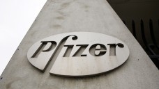 Pfizer: Der Konzern sei bereit, zwischen 370 und 380 Dollar je Allergan-Anteil zu zahlen, berichtete Bloomberg unter Berufung auf mit der Angelegenheit vertraute Personen. (Foto: dpa)