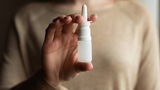 Fentanyl kann auch als Nasenspray verabreicht werden (zum Beispiel Instanyl). (Foto: Anton / AdobeStock)