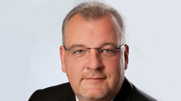 Kein Verständnis für FDP-Wahlprogramm: Der frisch im Amt bestätigte Brandenburger Kammerpräsident Jens Dobbert kritisiert das FDP-Wahlprogramm und die Forderung nach Apothekenketten. (Foto: LAK BB)