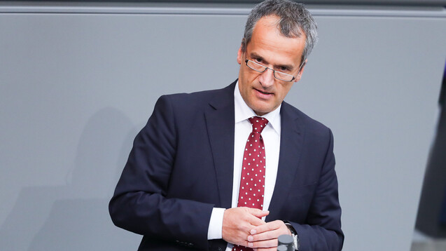 Der CDU-Arzneimittelexperte Michael Hennrich kündigte am gestrigen Donnerstagabend im Bundestag an, dass er nochmals über die exklusiven Rabattverträge sprechen will. (s / Foto: dpa)