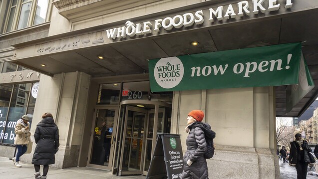 Durch die Übernahme der US-Lebensmittelshop-Kette Whole Foods hat Amazon den ersten Schritt in den Vor-Ort-Handel gemacht, nun sollen weitere Geschäfte folgen. ( r / Foto: Imago)