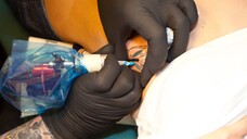 Tattoos auf der Haut könnten in Zukunft auch als Diagnostikum genutzt werden. (Foto: imago images / imagebroker)