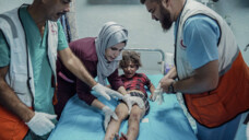 Ein verwundetes Kind im Gaza-Streifen am 22. Oktober. (Foto: IMAGO / ABACAPRESS)