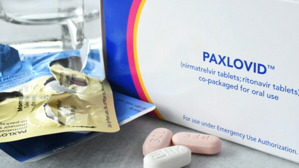 Paxlovid kann Nebenwirkungen von Immunsuppressiva verstärken!