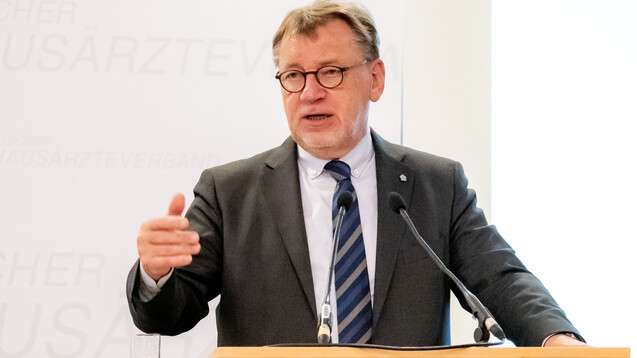 Ulrich Weigeldt, Chef des Deutschen Hausärzteverbandes, will sich gegen Grippeschutzimpfungen und Dauerverordnungen in der Apotheke einsetzen. (Foto: DHÄV)