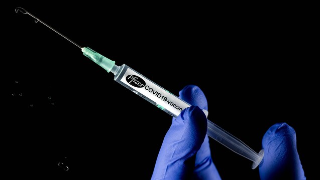 Der größte Risikofaktor für schwere bis tödliche COVID-19-Verläufe ist das Alter. Deswegen erhalten Menschen ab 80 Jahren die ersten Corona-Impfstoffe. (Foto: imago images / ANP)