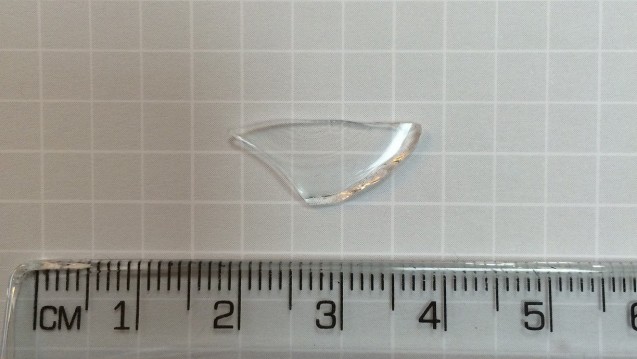 Diese Glasscherbe wuder in einem Baldrian-Dispert-Döschen gefunden (Quelle: Cheplapharm).
