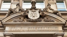 Am Dienstag beginnt am Justizforum am Sievekingplatz in Hamburg der Prozess gegen den Geschäftsführer einer Radiologiepraxis und einen Apotheker. (Foto: Ajepbah)