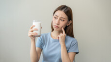 Vertrage ich das? Ob eine Milchzuckerunverträglichkeit vorliegt, kann mithilfe von Atemlufttests bestimmt werden. (Foto: KMPZZZ / AdobeStock)