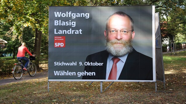 Landrat Wolfgang Blasig (SPD) erwartet, dass die Kommunen die Teststrategie von Bund und Ländern nicht allein stemmen können werden. Helfen sollen unter anderem die Apotheken. (Foto: IMAGO / Martin Müller)