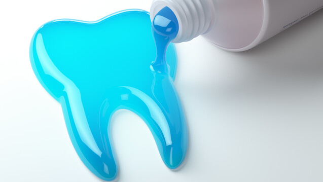 Symbolbild: Bei Kreidezähnen muss laut DGZMK über das Zähneputzen hinaus eine besonders intensive Prophylaxe betrieben werden, um die Zähne vor Karies zu schützen (Fluoridierungsmaßnahmen). ( r / Foto:DGZMK)