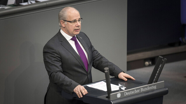 Der CDU-Gesundheitsexperte Georg Kippels kündigte an, dass sich seine Fraktion wieder für das Rx-Versandverbot einsetzen werde, wenn die EU-Kommission das Boni-Verbot ablehnt. (m / Foto: imago images / photothek)