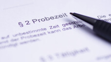 Den Arbeitsvertrag noch in der Probezeit lösen: Wie geht das schnell und reibungslos? (Foto: Wellnhofer Designs / stock.adobe.com)