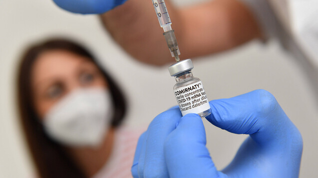 70 Prozent der Erwachsenen so früh wie möglich impfen zu lassen, sollte ein Ziel bleiben. (Foto: IMAGO / Sven Simon)